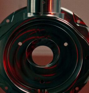 CNC gefrästes Werkstück aus Aluminium von Behrens aus einer Imagefilm Produktion von Lichtzug aus Hamburg