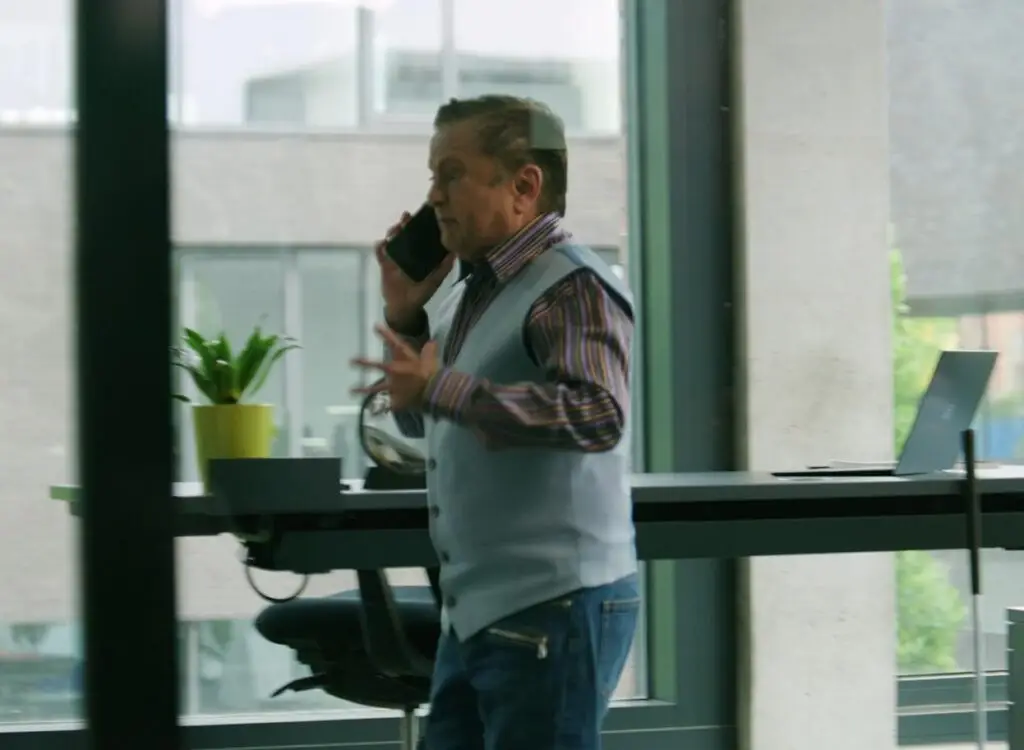 Bild von Deep Roy von einer Videoproduktion für ein IT-Unternehmen