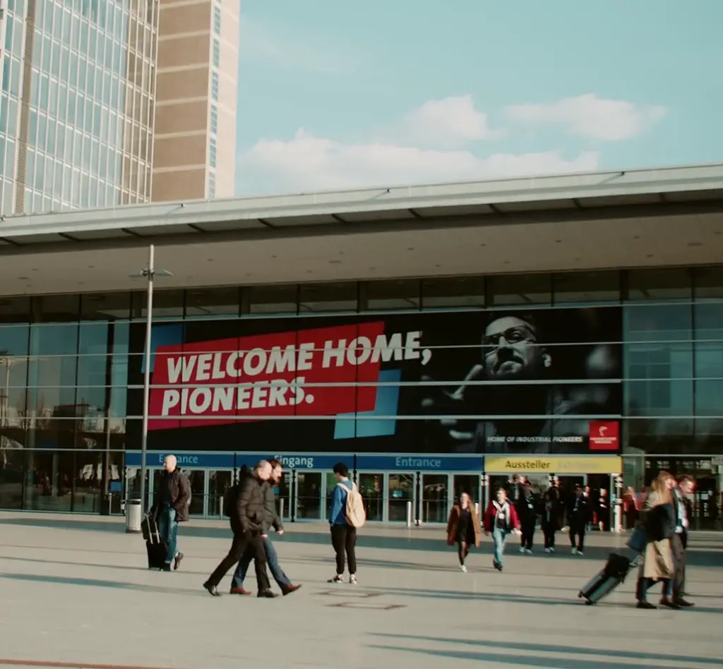 Bild aus einer Videoproduktion von Lichtzug von der Hannover Messe Messefilmproduktion, messe videos
